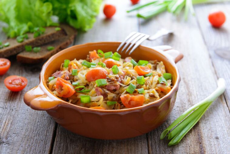Nalika niténan diet nginum, diidinan nyiapkeun stew sayur dicincang